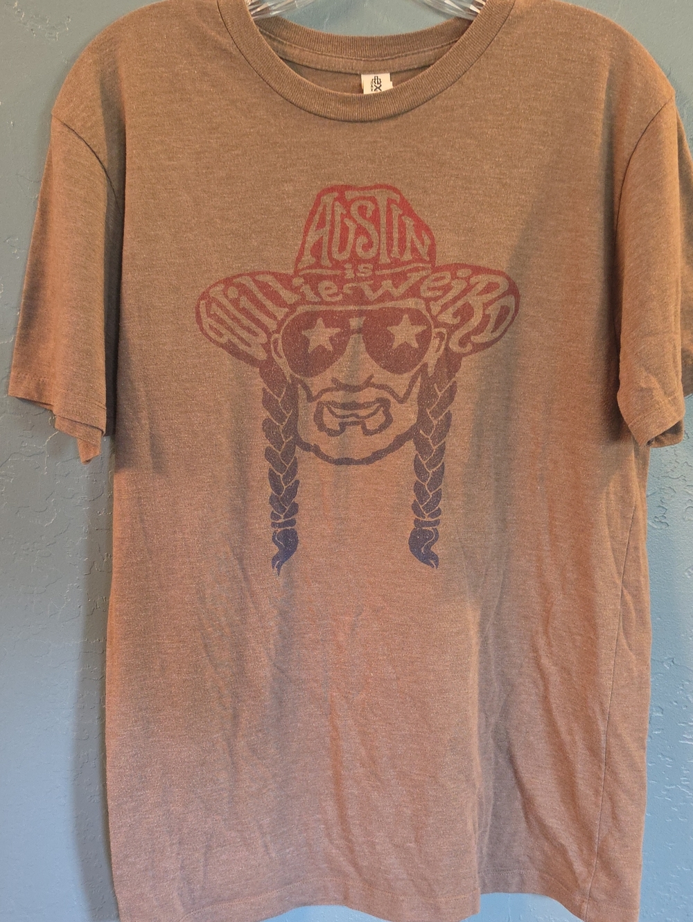 Willie Nelson Austin Texas Graphic Cowboy Face Tee in Faded Brown and Maroon - Picture 1 of 6